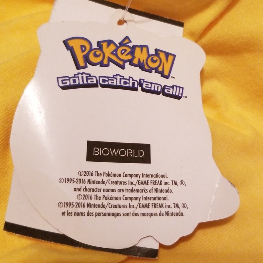 NWT POKEMON POKEBALL T SHIRT!! - Picture 5 of 6